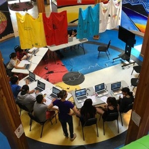 A group of students using computers during a te(a)ch session.