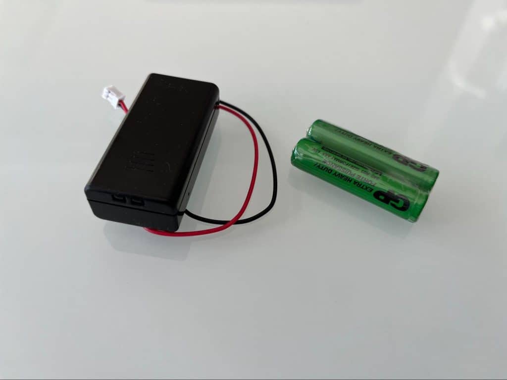 Image of the Micro:bit battery holder and triple A batteries
